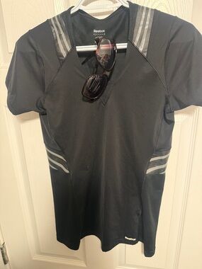 Reebok Black Short Sleeve Athletic V-Neck Training Tee